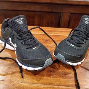 Ladies' running shoes, Under Armour